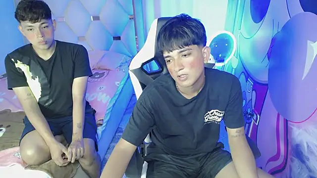 Snapshot of Maxwell_boys chatting on January 17, 2026, 3:43 am Maxwell boys online show from January 17, 2026, 3:43 am