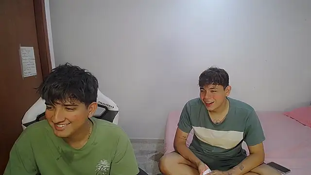 Snapshot of Maxwell_boys chatting on March 2, 2026, 3:29 am Maxwell boys online show from March 2, 2026, 3:29 am