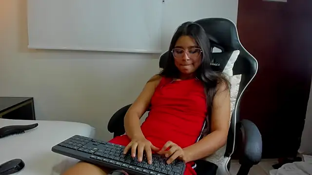 Snapshot of ivette_swan chatting on February 11, 2026, 12:43 am ivette swan online show from February 11, 2026, 12:43 am