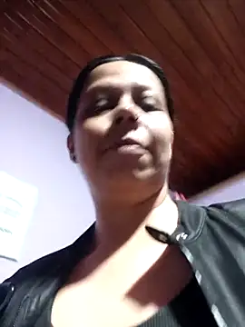 Snapshot of RossyAlvarez chatting on April 2, 2026, 12:40 am RossyAlvarez online show from April 2, 2026, 12:40 am