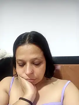 Snapshot of RossyAlvarez chatting on March 18, 2026, 12:14 am RossyAlvarez online show from March 18, 2026, 12:14 am