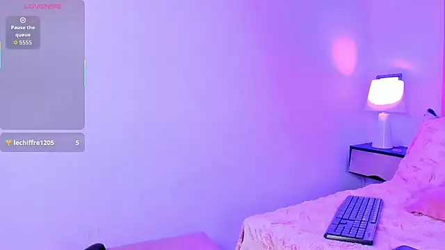 Emma collins01 online show from April 17, 2026, 3:31 am