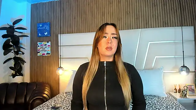 Snapshot of Xara_Shadow chatting on April 10, 2026, 12:06 am Xara Shadow online show from April 10, 2026, 12:06 am