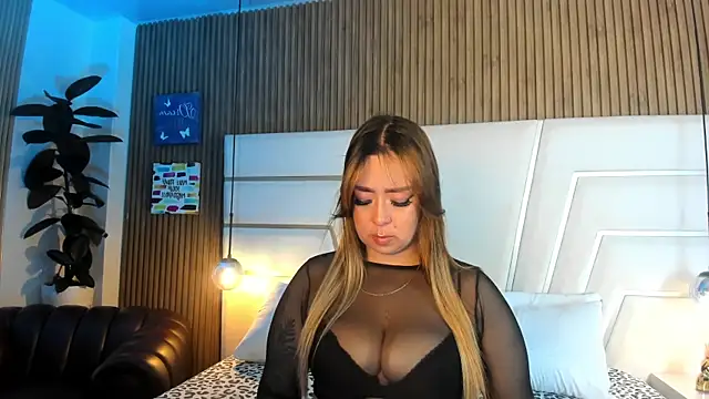 Snapshot of Xara_Shadow chatting on April 14, 2026, 11:32 pm Xara Shadow online show from April 14, 2026, 11:32 pm