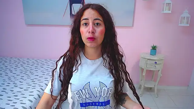 Snapshot of scarlett_clyde chatting on March 6, 2026, 12:22 pm scarlett clyde online show from March 6, 2026, 12:22 pm