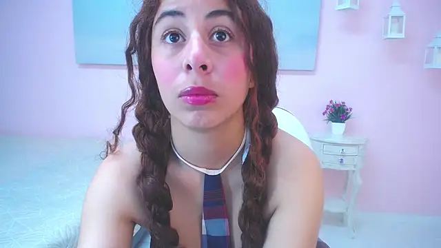 Snapshot of scarlett_clyde chatting on April 6, 2026, 12:28 pm scarlett clyde online show from April 6, 2026, 12:28 pm