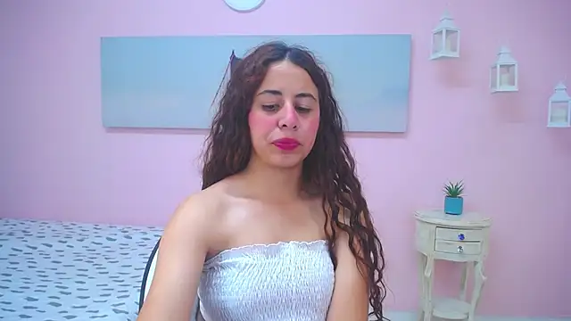 Snapshot of scarlett_clyde chatting on May 11, 2026, 12:39 pm scarlett clyde online show from May 11, 2026, 12:39 pm