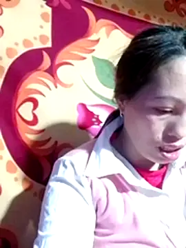 Snapshot of Gummiesu chatting on February 10, 2026, 7:35 pm Gummiesu online show from February 10, 2026, 7:35 pm