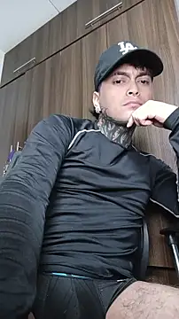 Snapshot of milo_boy98 chatting on February 5, 2026, 3:24 am milo boy98 online show from February 5, 2026, 3:24 am