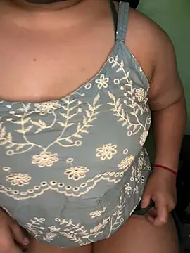 Praachiiii online show from April 3, 2026, 4:57 pm