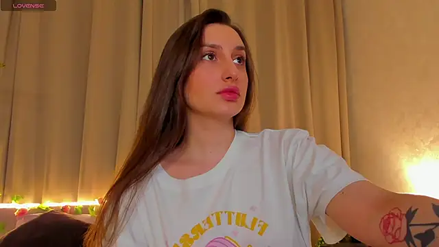 Snapshot of Celine_Coello chatting on April 19, 2026, 12:06 pm Celine Coello online show from April 19, 2026, 12:06 pm