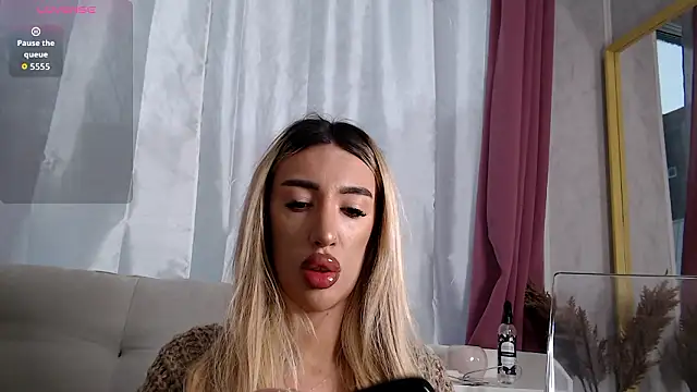 Snapshot of LunaVibes_ chatting on January 19, 2026, 6:28 am LunaVibes online show from January 19, 2026, 6:28 am