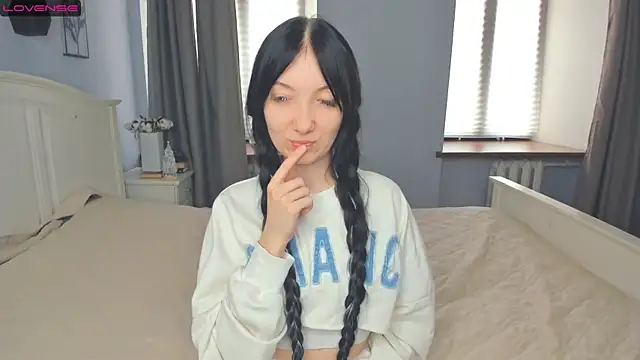 RoxanneComisky online show from February 6, 2026, 8:43 am