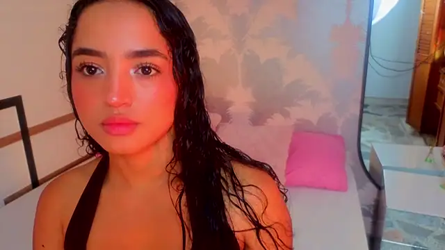 Emma Thompssonn online show from May 18, 2026, 11:59 am