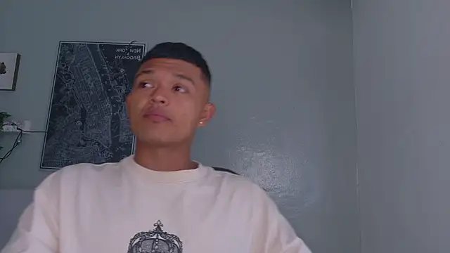 Snapshot of AndrewKenoxx_ chatting on February 14, 2026, 7:36 pm AndrewKenoxx online show from February 14, 2026, 7:36 pm