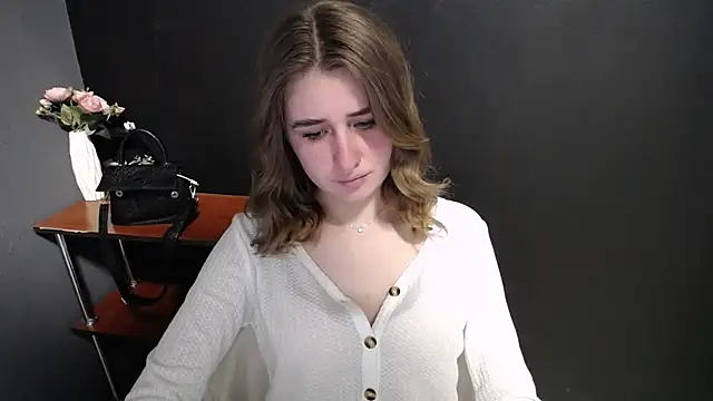 Sunny siren online show from April 22, 2026, 1:51 pm