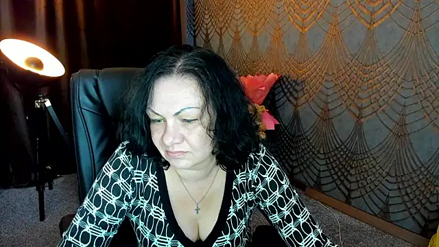 Snapshot of IrissMoon chatting on June 8, 2026, 5:41 am IrissMoon online show from June 8, 2026, 5:41 am