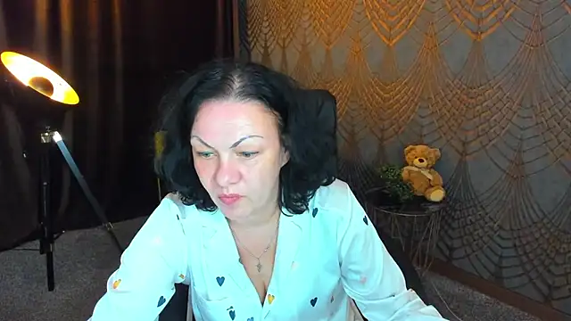 Snapshot of IrissMoon chatting on June 13, 2026, 4:49 pm IrissMoon online show from June 13, 2026, 4:49 pm