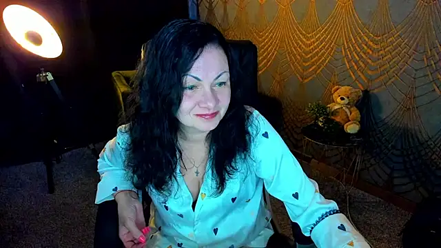 Snapshot of IrissMoon chatting on May 28, 2026, 6:32 am IrissMoon online show from May 28, 2026, 6:32 am