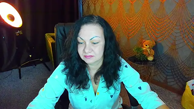Snapshot of IrissMoon chatting on May 12, 2026, 5:37 am IrissMoon online show from May 12, 2026, 5:37 am