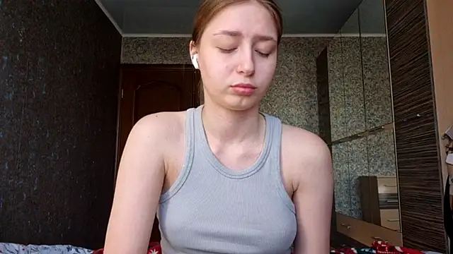 Snapshot of MousyHello chatting on February 16, 2026, 7:07 am MousyHello online show from February 16, 2026, 7:07 am