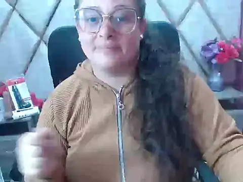 Snapshot of Sarah_Boobs_ chatting on February 24, 2026, 3:29 am Sarah Boobs online show from February 24, 2026, 3:29 am