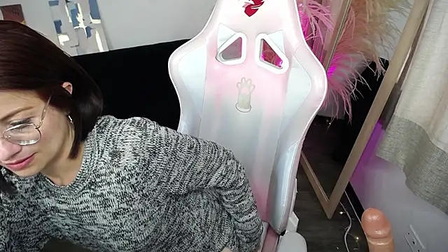 teylo80as online show from April 15, 2026, 7:58 pm