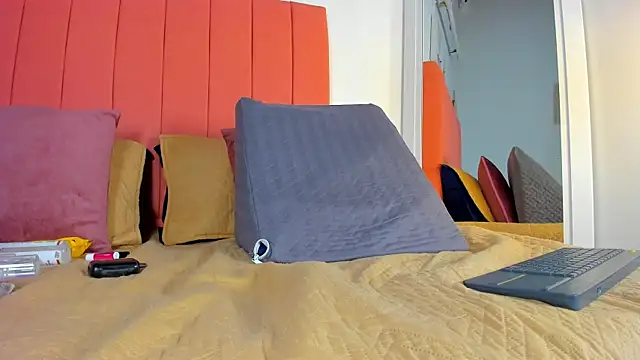 rose thompson19 online show from March 31, 2026, 7:38 pm