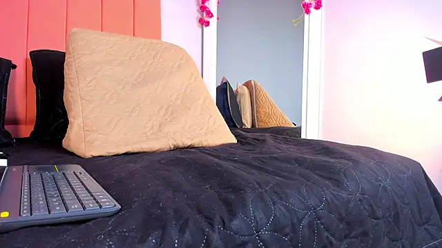 Snapshot of rose_thompson19 chatting on June 18, 2026, 7:19 pm rose thompson19 online show from June 18, 2026, 7:19 pm