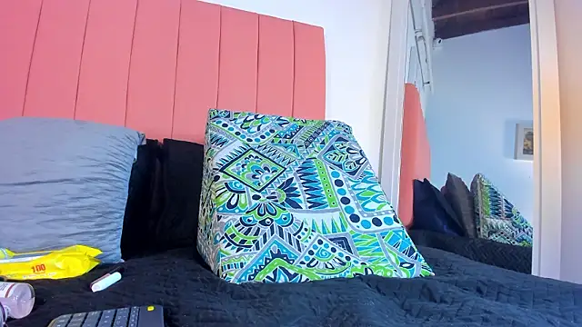 rose thompson19 online show from February 14, 2026, 7:14 pm