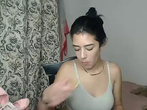 Snapshot of luisandri_ chatting on February 25, 2026, 12:44 am luisandri online show from February 25, 2026, 12:44 am