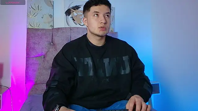 Alexander Connor online show from April 6, 2026, 12:06 pm