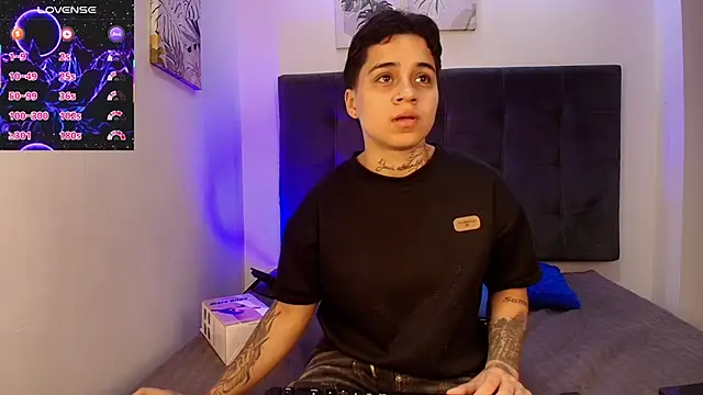 Snapshot of Parker_Noah chatting on April 8, 2026, 7:59 pm Parker Noah online show from April 8, 2026, 7:59 pm