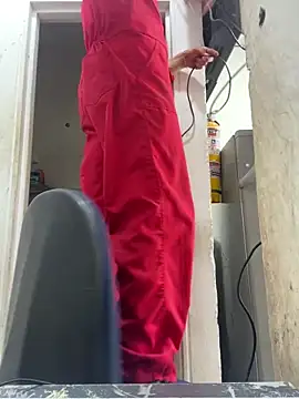 Snapshot of santiObrero chatting on February 10, 2026, 7:46 pm santiObrero online show from February 10, 2026, 7:46 pm