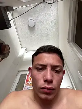 Snapshot of santiObrero chatting on February 26, 2026, 7:14 pm santiObrero online show from February 26, 2026, 7:14 pm