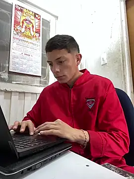 Snapshot of santiObrero chatting on February 17, 2026, 7:00 pm santiObrero online show from February 17, 2026, 7:00 pm