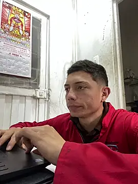 Snapshot of santiObrero chatting on February 19, 2026, 7:55 pm santiObrero online show from February 19, 2026, 7:55 pm