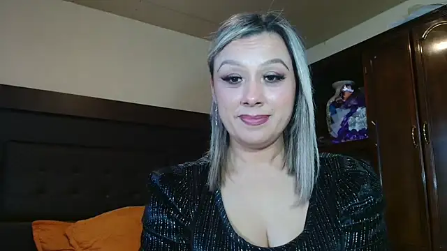 Snapshot of aitanalove_ chatting on February 15, 2026, 12:00 am aitanalove online show from February 15, 2026, 12:00 am