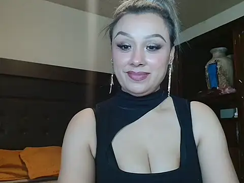 Snapshot of aitanalove_ chatting on February 4, 2026, 12:38 am aitanalove online show from February 4, 2026, 12:38 am