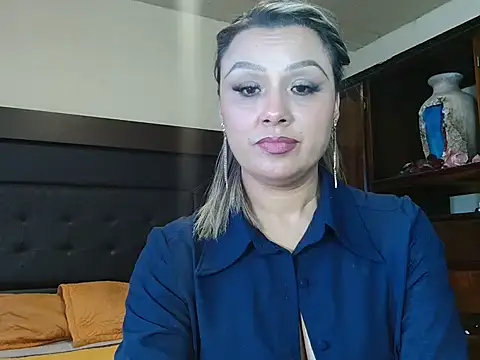 Snapshot of aitanalove_ chatting on February 6, 2026, 11:01 pm aitanalove online show from February 6, 2026, 11:01 pm