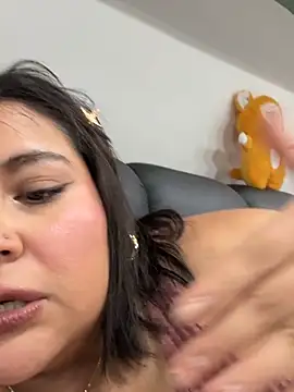 Nailealipsglossy online show from April 5, 2026, 2:40 am