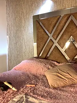 TianaRios Pink online show from February 1, 2026, 4:05 pm