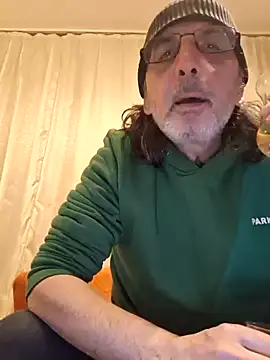 Snapshot of Kanun_Suz34 chatting on January 15, 2026, 9:51 pm Kanun Suz34 online show from January 15, 2026, 9:51 pm