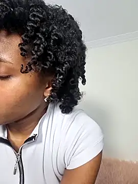 Snapshot of Ebony_love07 chatting on March 5, 2026, 9:33 pm Ebony love07 online show from March 5, 2026, 9:33 pm