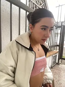 Snapshot of AuroraJohns_Pink chatting on March 4, 2026, 7:54 pm AuroraJohns Pink online show from March 4, 2026, 7:54 pm