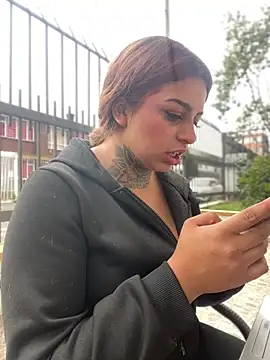 Snapshot of EmilyMoore_Pink chatting on February 7, 2026, 8:17 pm EmilyMoore Pink online show from February 7, 2026, 8:17 pm