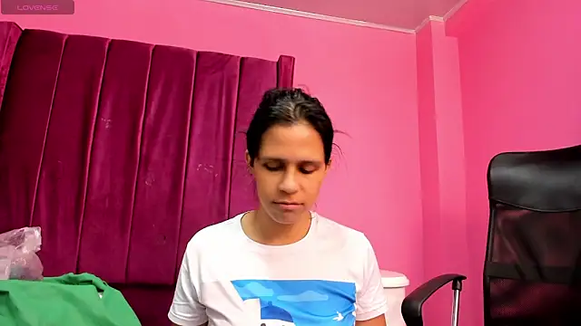 Snapshot of mitzukywinteer chatting on May 21, 2026, 8:50 pm mitzukywinteer online show from May 21, 2026, 8:50 pm