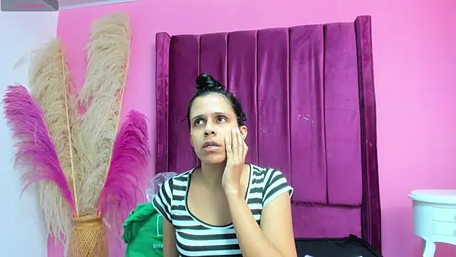 Snapshot of mitzukywinteer chatting on April 24, 2026, 8:22 pm mitzukywinteer online show from April 24, 2026, 8:22 pm