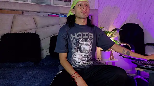 Snapshot of 4L3JX chatting on February 5, 2026, 12:34 pm 4L3JX online show from February 5, 2026, 12:34 pm