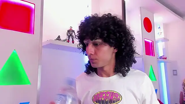 Snapshot of 4L3JX chatting on January 19, 2026, 1:15 pm 4L3JX online show from January 19, 2026, 1:15 pm